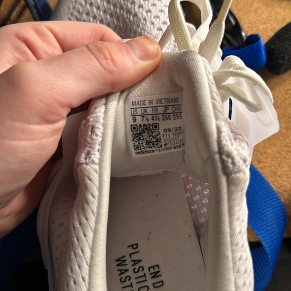 Adidas Ultra Boost - Picture 4 of 4